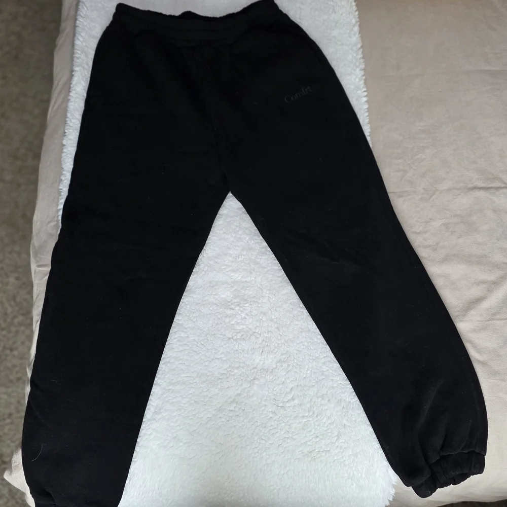Comfrt Black Joggers - Picture 1 of 3